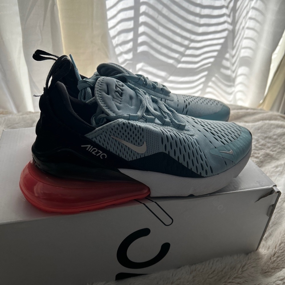 Women’s nike airmax 270 ocean bliss size 8.5 USED